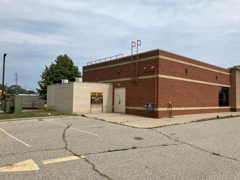 More Photos Of 772 W Bay St, East Tawas Restaurant For Sale