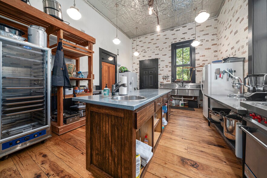 More Photos Of 411 E Front Ave, Chester Hospitality For Sale