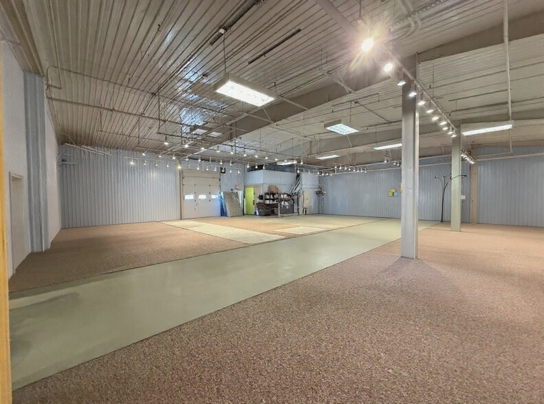 More Photos Of 105 Gallery Ln, Morristown General Retail For Lease