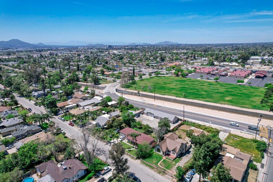 More Photos Of 6937 Perris Hill Park Rd, San Bernardino Industrial For Sale