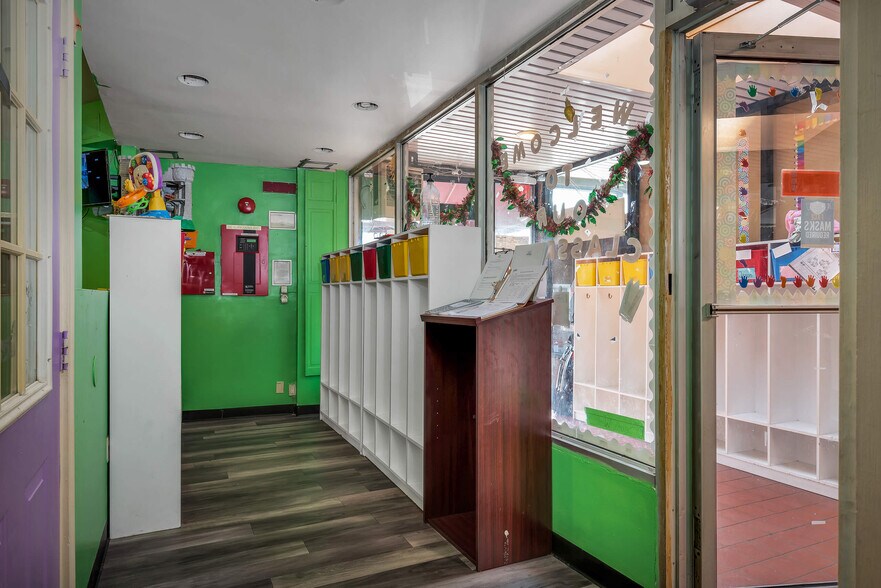 More Photos Of 900 Morris Park Ave, Bronx Storefront Retail Office For Lease