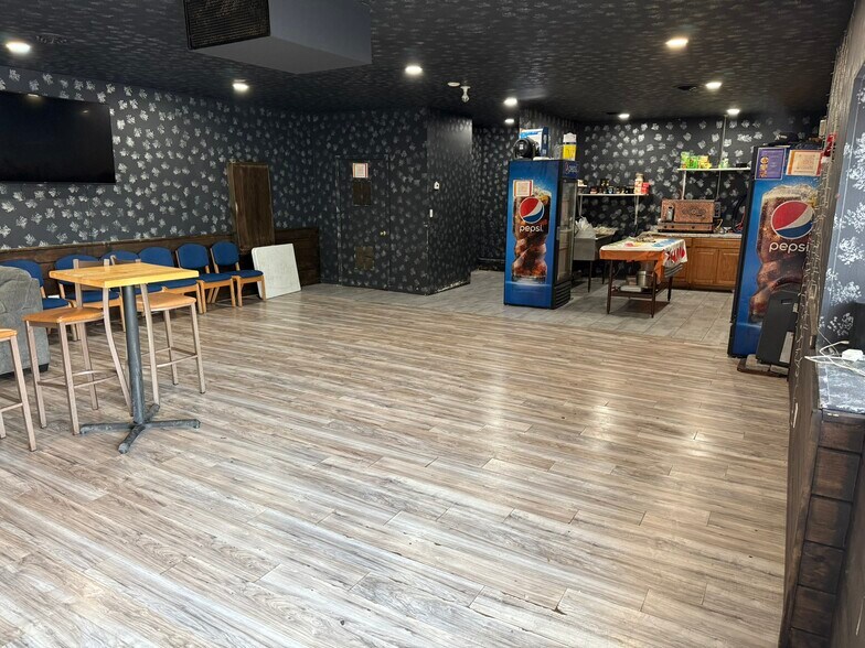 More Photos Of 908 River St, Troy Restaurant For Sale