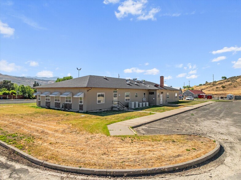 More Photos Of 1050 S Bridge St, Baker City Office For Sale