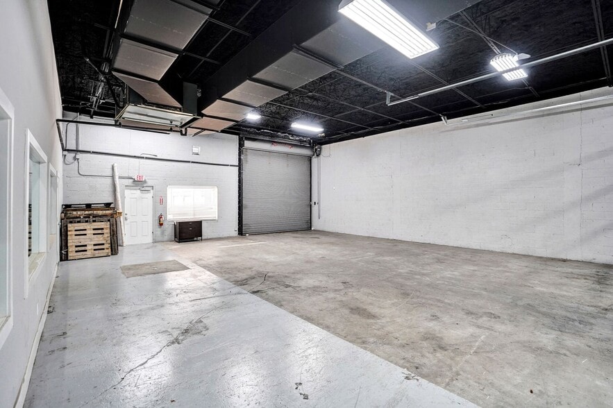 More Photos Of 2521 NE 4th Ave, Pompano Beach Flex For Lease