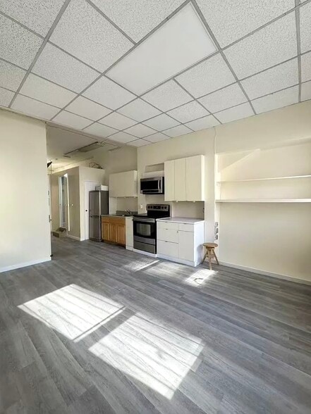 More Photos Of 141 Grand St, New York Storefront Retail Office For Sale