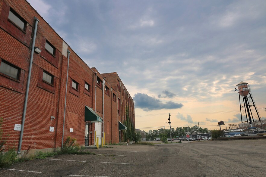 Primary Photo Of 2103-2105 Wabash Ave, Saint Paul Warehouse For Lease