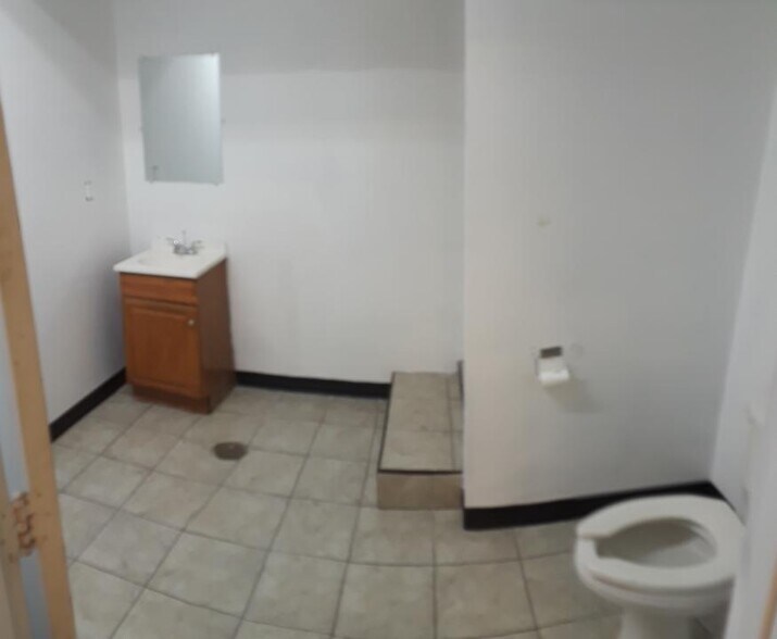 More Photos Of 99 B Winsted Rd, Torrington Unknown For Sale