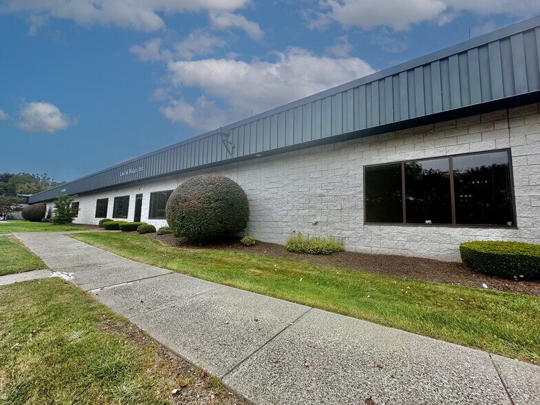 More Photos Of 362 Industrial Park Rd, Middletown Warehouse For Sale
