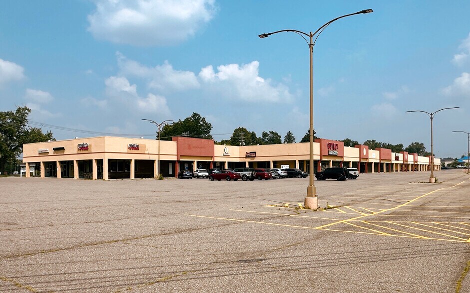More Photos Of 31530-31630 Grand River Ave, Farmington Freestanding For Lease