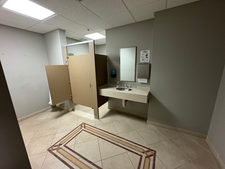 More Photos Of 1201 19th Pl, Vero Beach Office For Lease