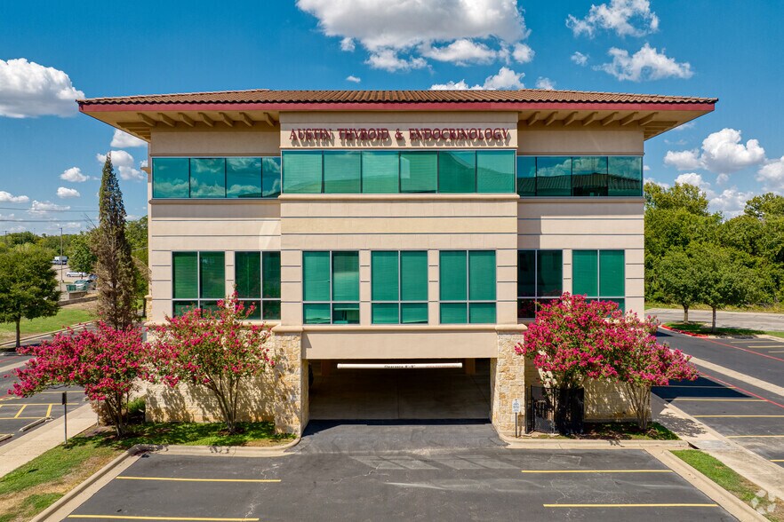 More Photos Of 2200 Park Bend Dr, Austin Office For Sale