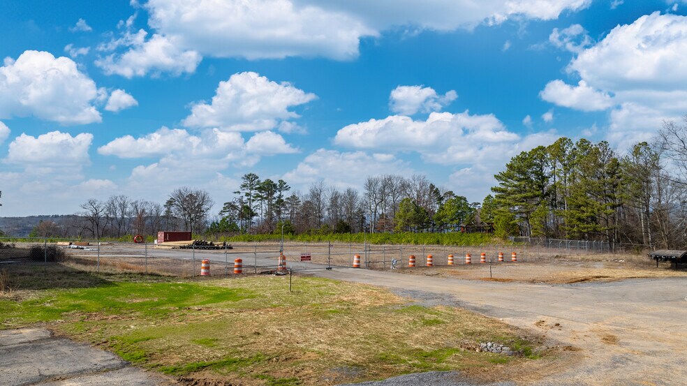 More Photos Of 5759 Tammy Little Dr, Section Warehouse For Sale