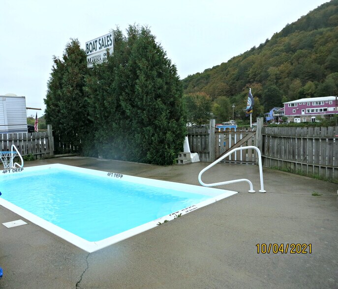 More Photos Of 7 Main St, Whitehall Marina For Sale