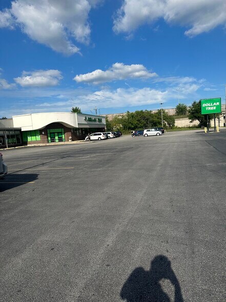 More Photos Of 6600-6620 W 111th St, Worth Unknown For Lease