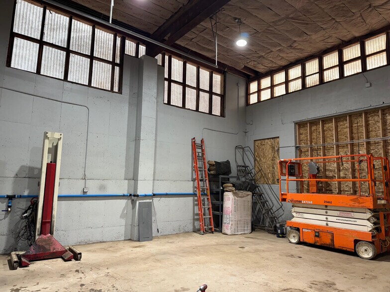 More Photos Of 7 Ruscitti Rd, New Windsor Township Flex For Lease