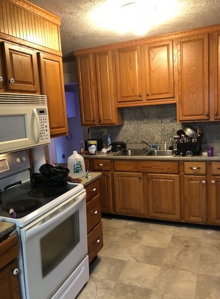 More Photos Of 16 New Park Ave, Hartford Storefront Retail Residential For Sale