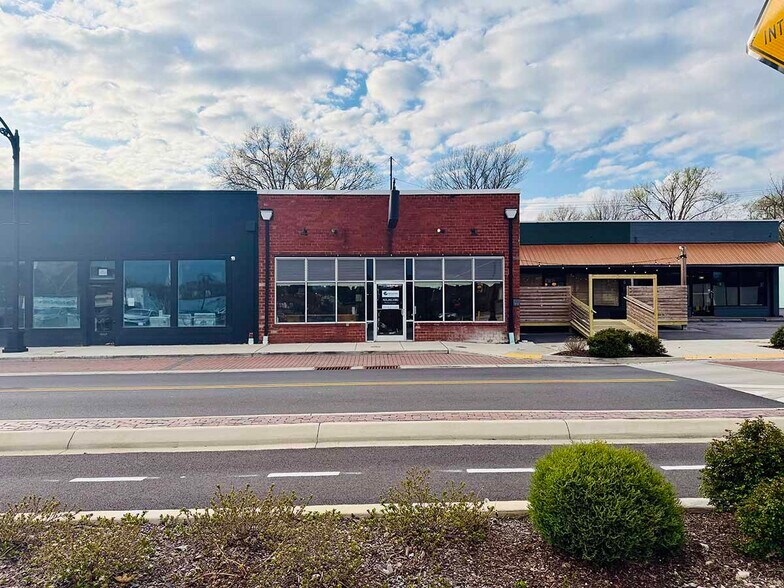 More Photos Of 413 W Walnut St, Johnson City General Retail For Lease