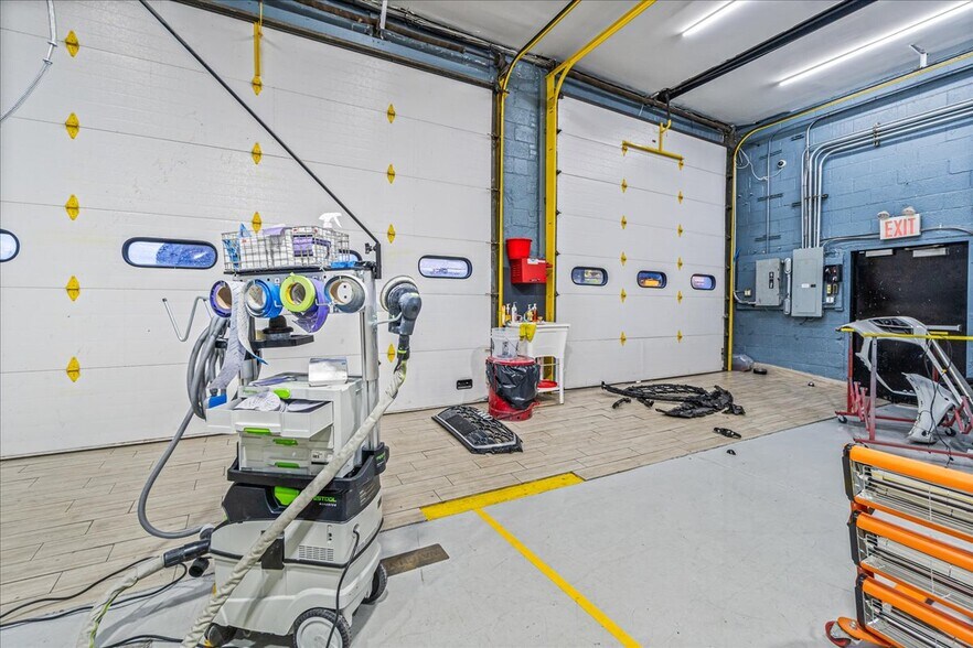 More Photos Of 15 Windsor Ct, Mineola Warehouse For Sale