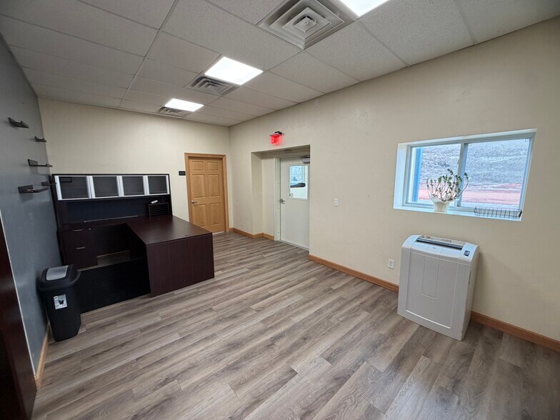 More Photos Of 2114 24th Ave SE, Watford City Warehouse For Sale