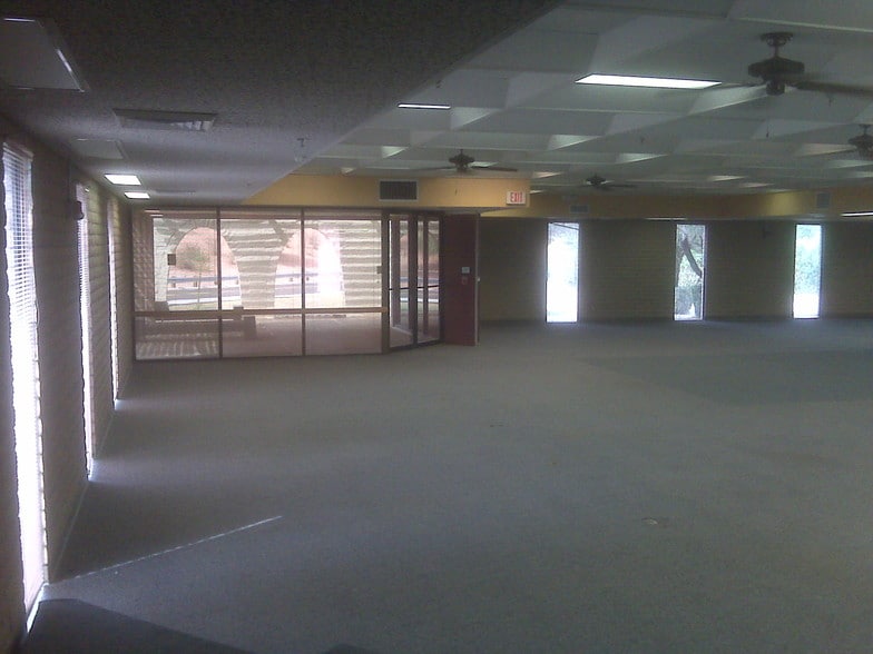 More Photos Of 7380 W Olive Ave, Peoria Warehouse For Lease