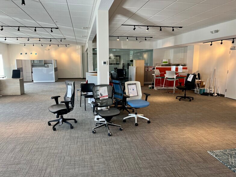 More Photos Of 161 Commonwealth Ct, Winchester Flex For Sale