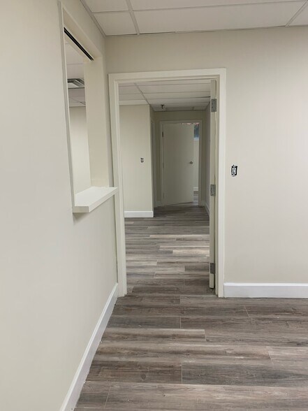 More Photos Of 300 Toll Gate Rd, Warwick Medical For Lease