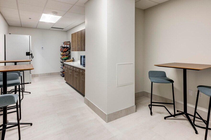 More Photos Of 19020 33rd Ave W, Lynnwood Office For Lease