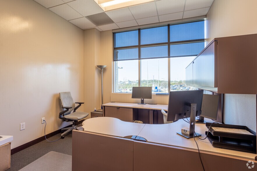 More Photos Of 7710 Rialto Blvd, Austin Medical For Lease