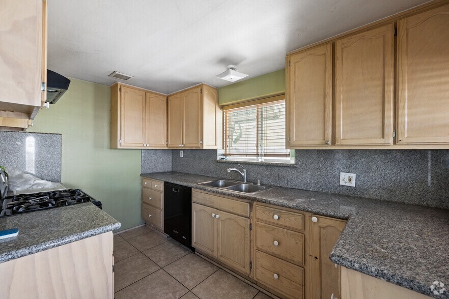 More Photos Of 412 N San Gabriel Ave, Azusa Daycare Center For Lease