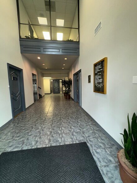 More Photos Of 1636 N Hampton Rd, DeSoto Office For Lease