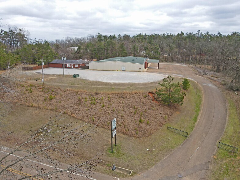 More Photos Of 3903 S Lamar Blvd, Oxford General Retail For Sale