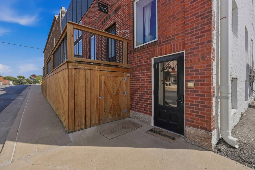 More Photos Of 204 S Broadway, Salisbury Specialty For Sale