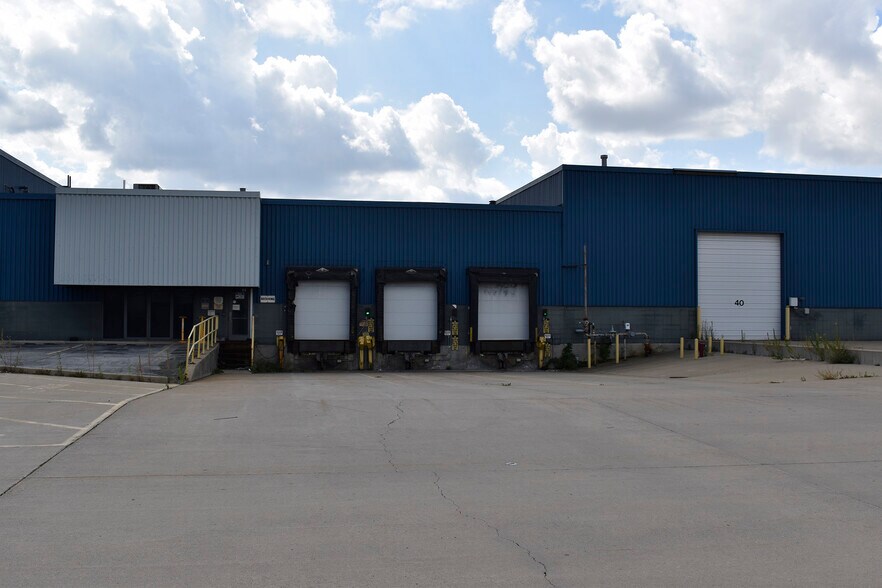 More Photos Of 2500 Marion Dr, Kendallville Distribution For Lease