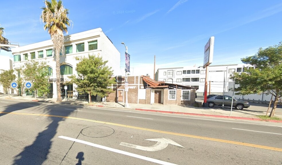 More Photos Of 14917 Ventura Blvd, Sherman Oaks Restaurant For Lease