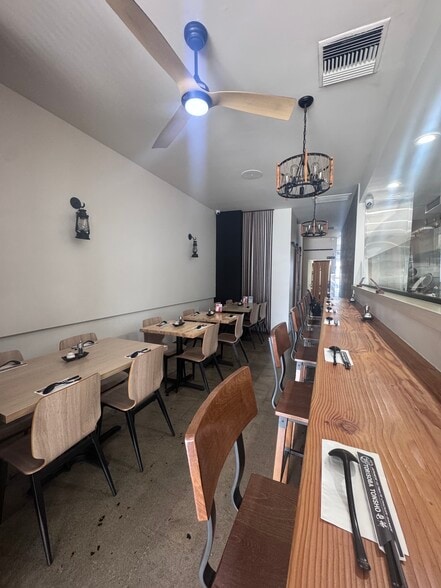 More Photos Of 349 N La Cienega Blvd, Los Angeles Restaurant For Lease