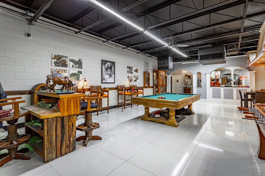 More Photos Of 395 S Ocoee St, Cleveland Showroom For Sale