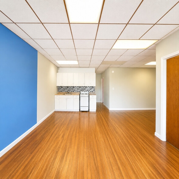 More Photos Of 64-19 Myrtle Ave, Ridgewood Freestanding For Sale