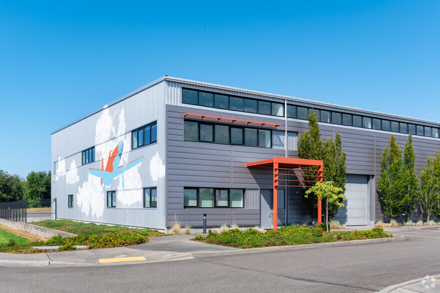 More Photos Of 10719 Bernie Webber Dr, Everett Airplane Hangar For Lease