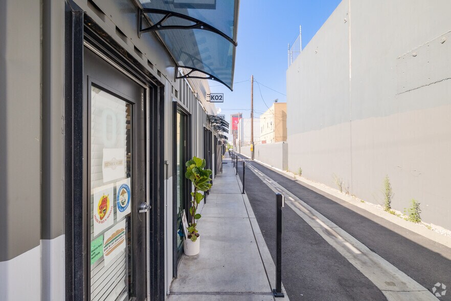 More Photos Of 358 W 38th St, Los Angeles Freestanding For Lease