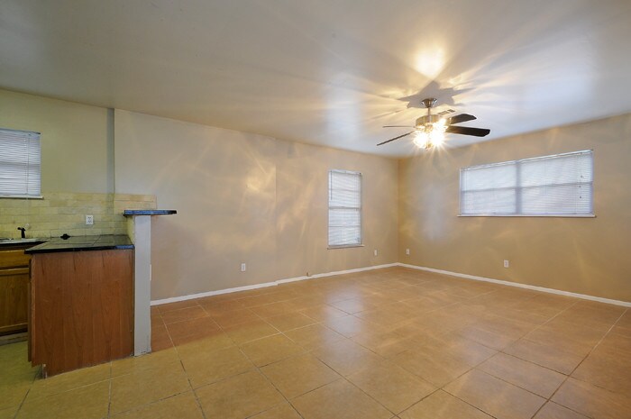 More Photos Of 2841 San Gabriel St, Austin Specialty For Sale