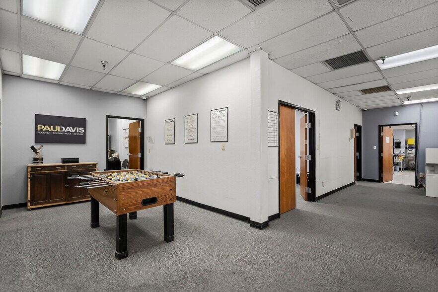 More Photos Of 802-808 Packer Way, Sparks Warehouse For Lease