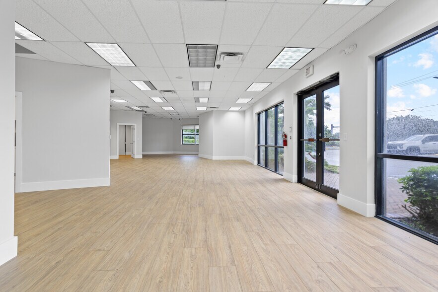 More Photos Of 10300-10380 NW 53rd St, Sunrise Distribution For Lease