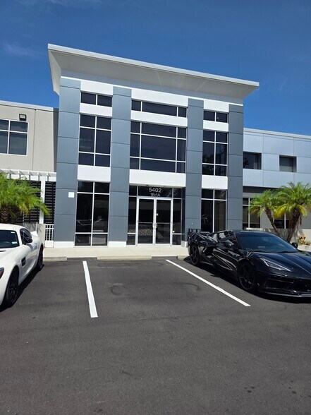 More Photos Of 5402 W Laurel St, Tampa Loft Creative Space For Sale