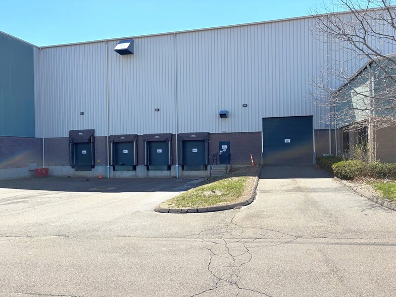 More Photos Of 76 Halcyon Dr, Bristol Warehouse For Lease