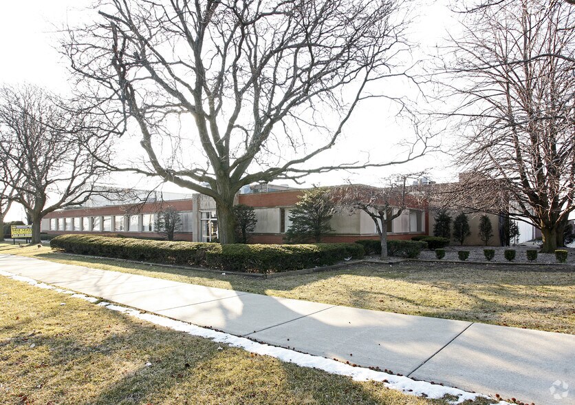 Primary Photo Of 1625 W Maple Rd, Troy Manufacturing For Lease