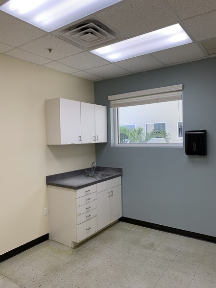 More Photos Of 1155 35th Ln, Vero Beach Medical For Lease