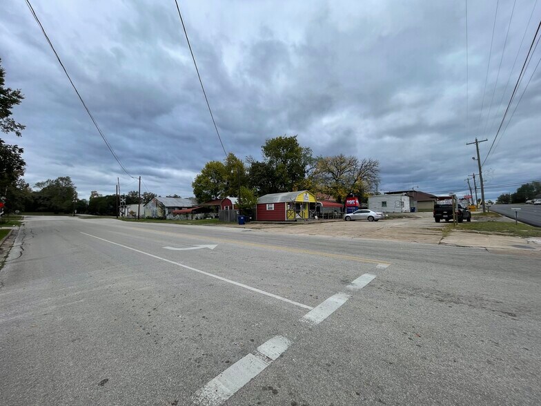 Primary Photo Of 903 N Washington Ave, Livingston General Retail For Sale