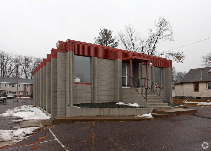 More Photos Of 1040 Main St S, Pine City Office For Sale