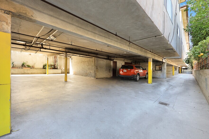 More Photos Of 332 Riverdale Dr, Glendale Apartments For Sale