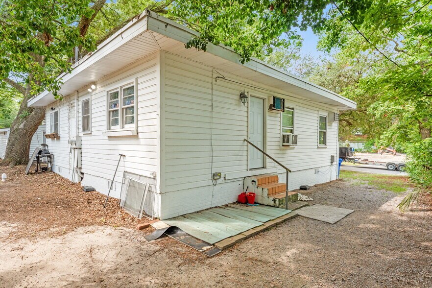 More Photos Of 401 Alder St, Myrtle Beach Apartments For Sale